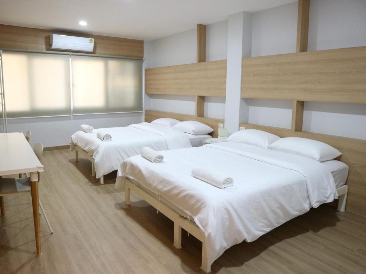 Boon Street Hostel Bangkok Exteriör bild