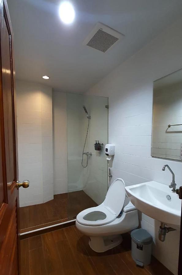 Boon Street Hostel Bangkok Exteriör bild