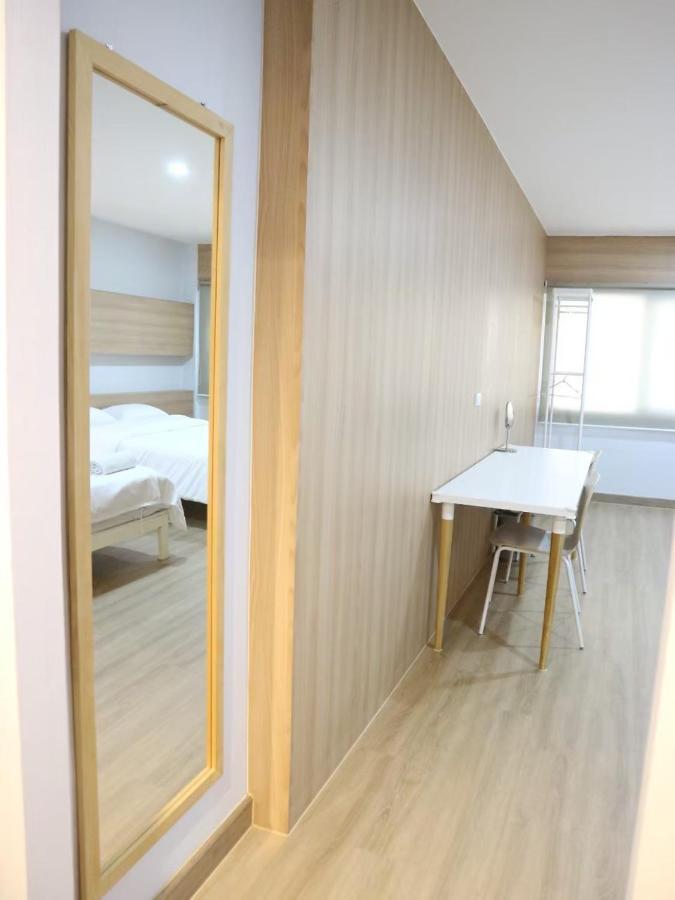 Boon Street Hostel Bangkok Exteriör bild