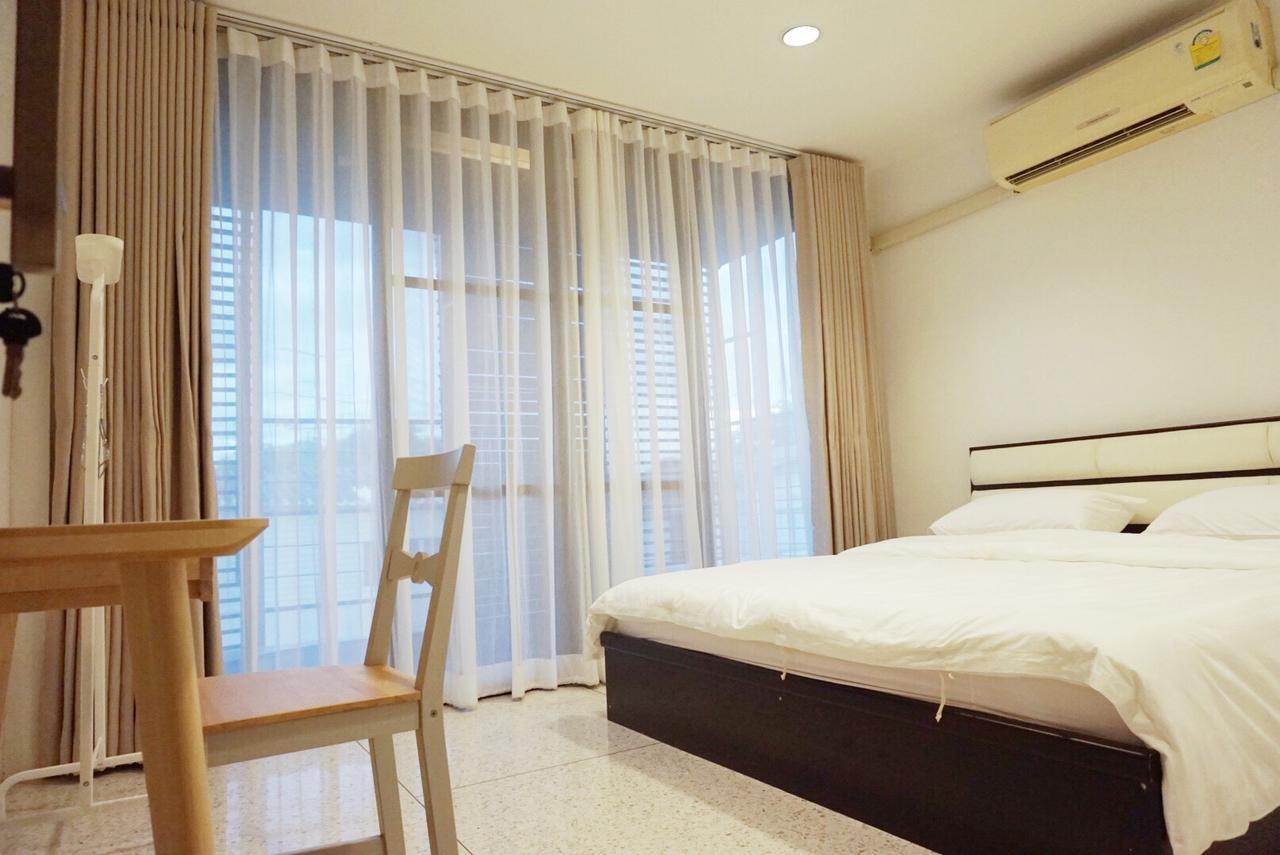 Boon Street Hostel Bangkok Exteriör bild