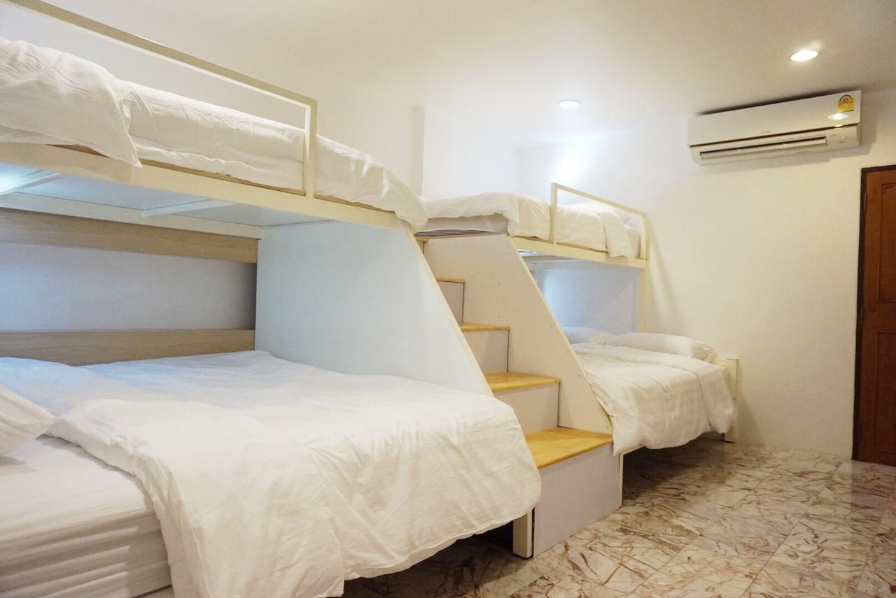 Boon Street Hostel Bangkok Exteriör bild